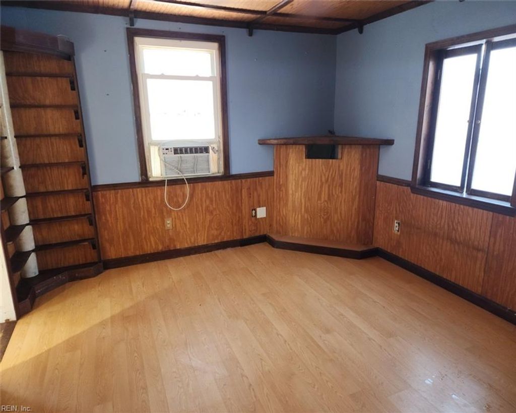 Photo of 27 Crestwood Circle, Hampton, VA 23669 (MLS # 10612880)