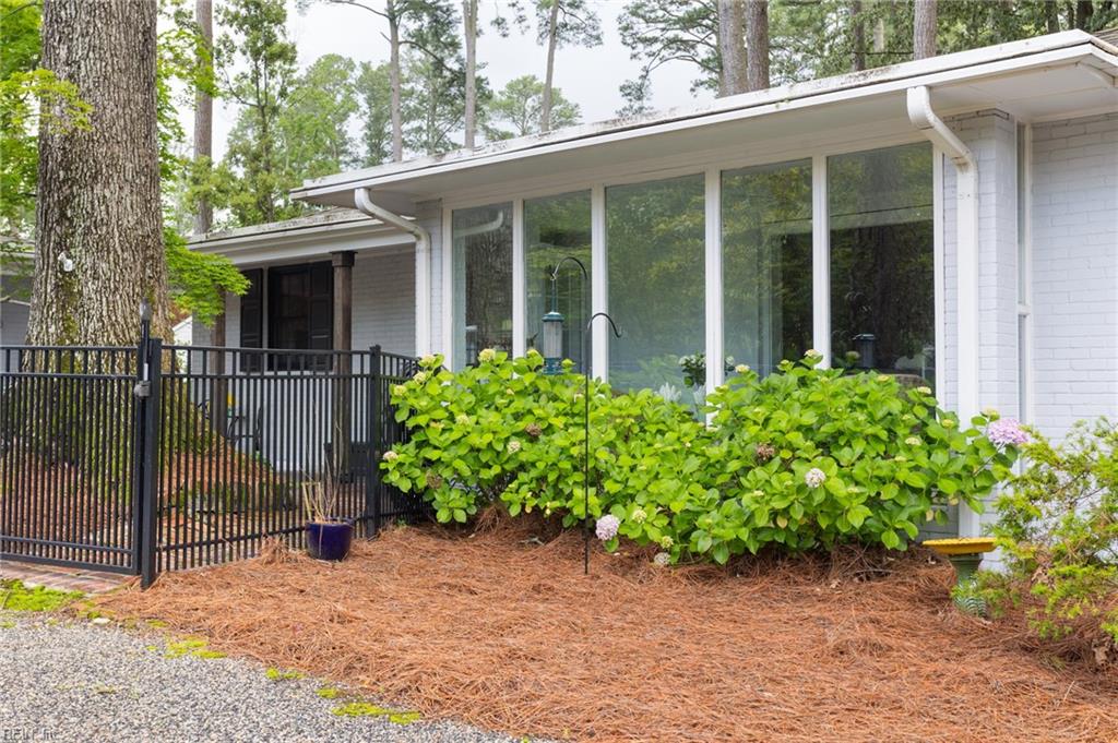1301 Penguin CIR