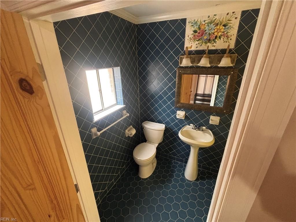 Photo of 4877 Honeygrove Road, Virginia Beach, VA 23455 (MLS # 10619690)