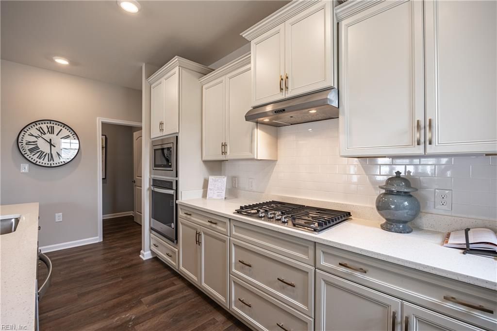 Photo of 209 Oxford Avenue #40-1, Smithfield, VA 23430 (MLS # 10625241)