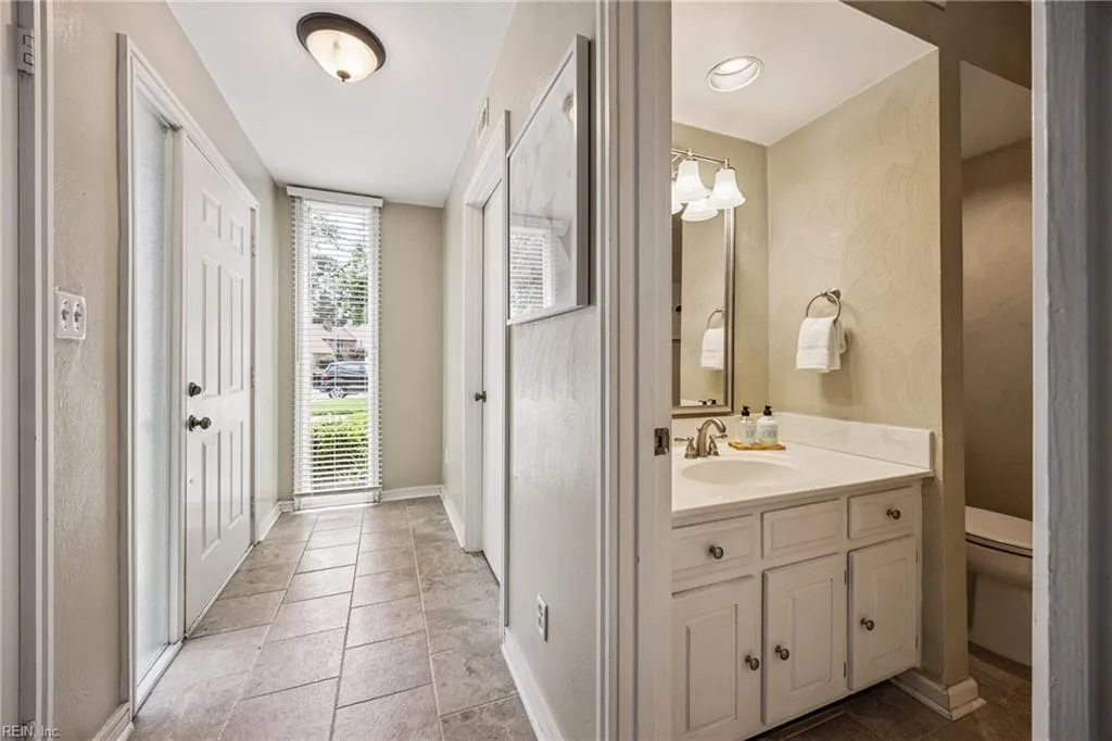 Portsmouth, Virginia 23703, United States, 3 Bedrooms Bedrooms, ,3 BathroomsBathrooms,Residential,Active,173521