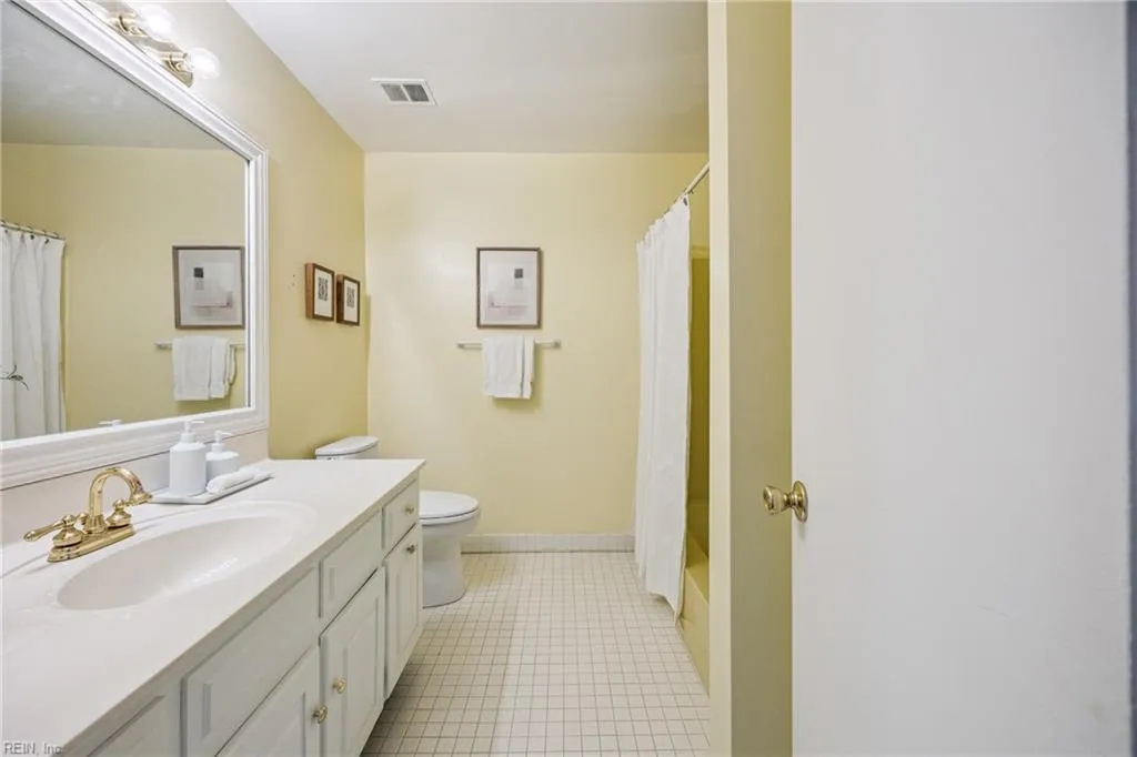 Portsmouth, Virginia 23703, United States, 3 Bedrooms Bedrooms, ,3 BathroomsBathrooms,Residential,Active,173521