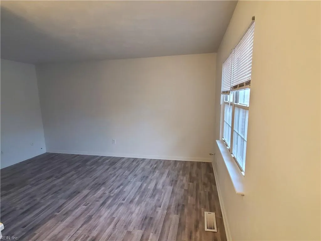 Virginia Beach, Virginia 23455, United States, 3 Bedrooms Bedrooms, ,2 BathroomsBathrooms,Residential,Active,77565