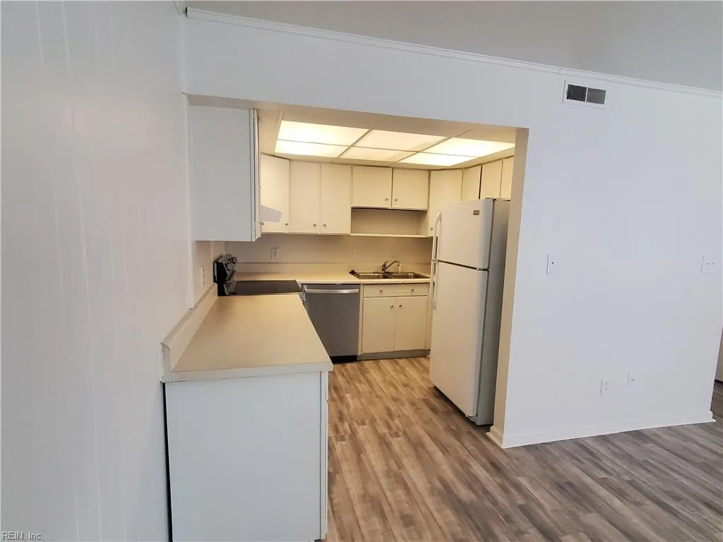 Virginia Beach, Virginia 23455, United States, 3 Bedrooms Bedrooms, ,2 BathroomsBathrooms,Residential,Active,77565