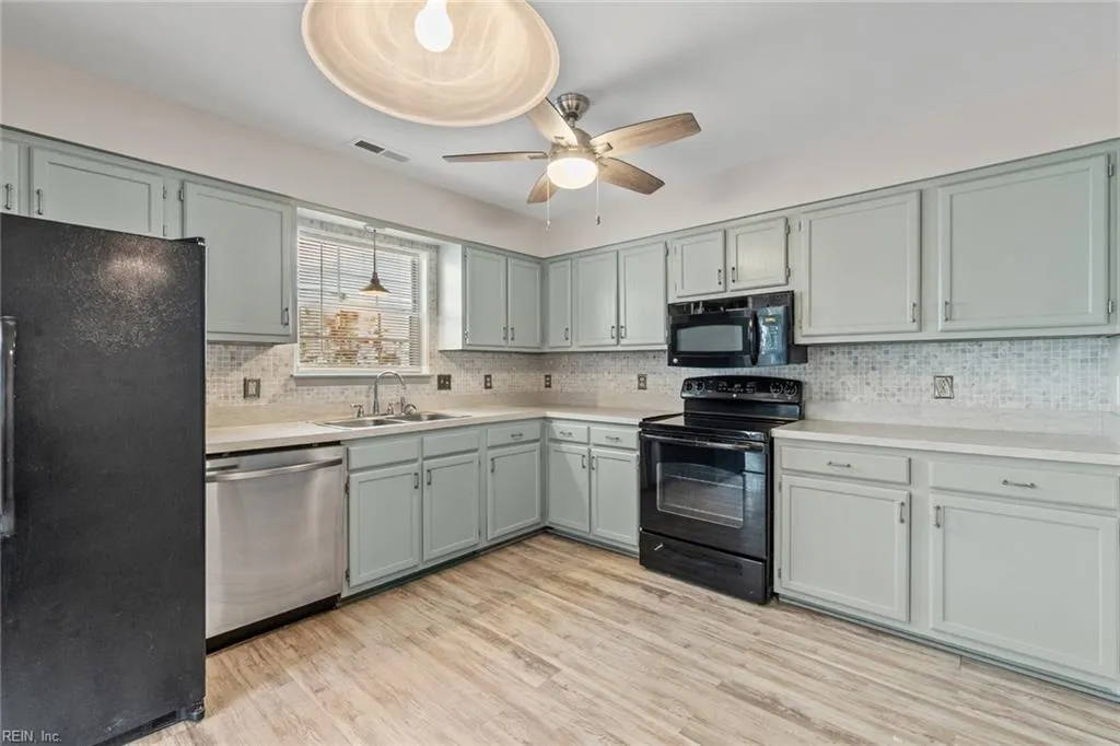 Virginia Beach, Virginia 23454, United States, 3 Bedrooms Bedrooms, ,2 BathroomsBathrooms,Residential,Active,198898