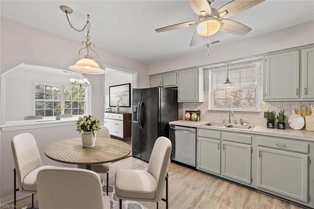 Virginia Beach, Virginia 23454, United States, 3 Bedrooms Bedrooms, ,2 BathroomsBathrooms,Residential,Active,198898