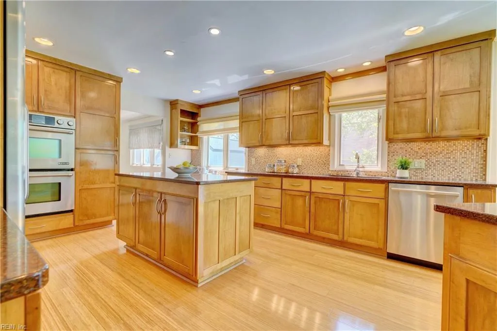 Norfolk, Virginia 23508, United States, 4 Bedrooms Bedrooms, ,2 BathroomsBathrooms,Residential,Pending,112064