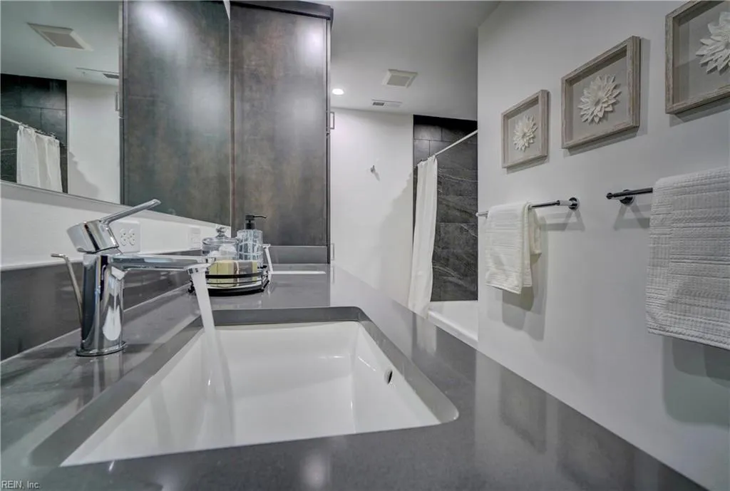 Norfolk, Virginia 23508, United States, 4 Bedrooms Bedrooms, ,2 BathroomsBathrooms,Residential,Pending,112064