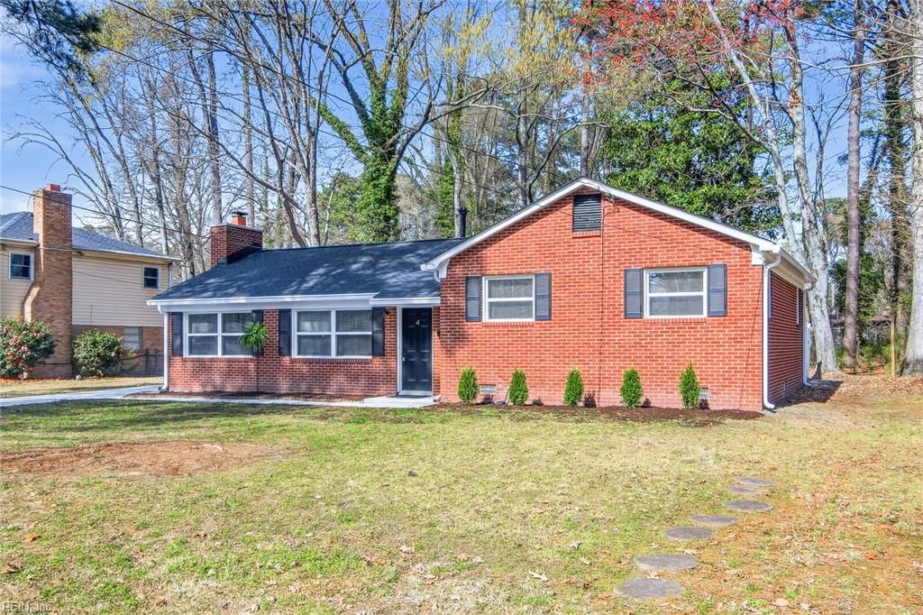 Photo of 4 Dundee Road, Hampton, VA 23669 (MLS # 10626600)