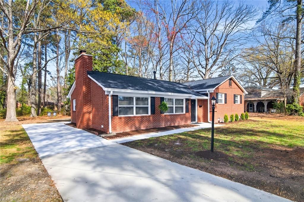 Photo of 4 Dundee Road, Hampton, VA 23669 (MLS # 10626600)