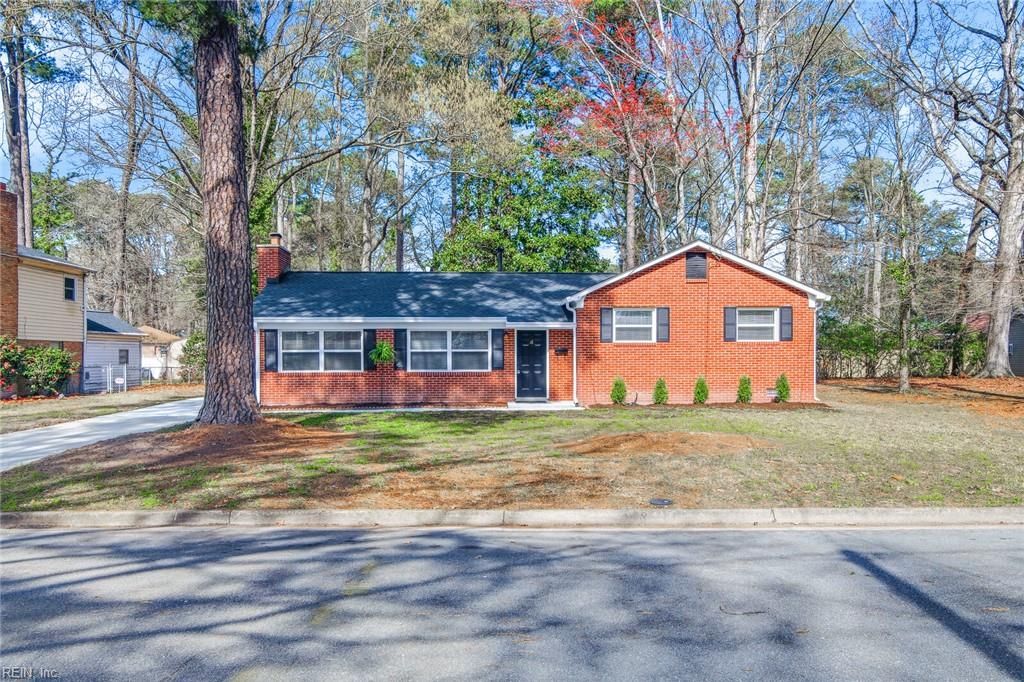 Photo of 4 Dundee Road, Hampton, VA 23669 (MLS # 10626600)