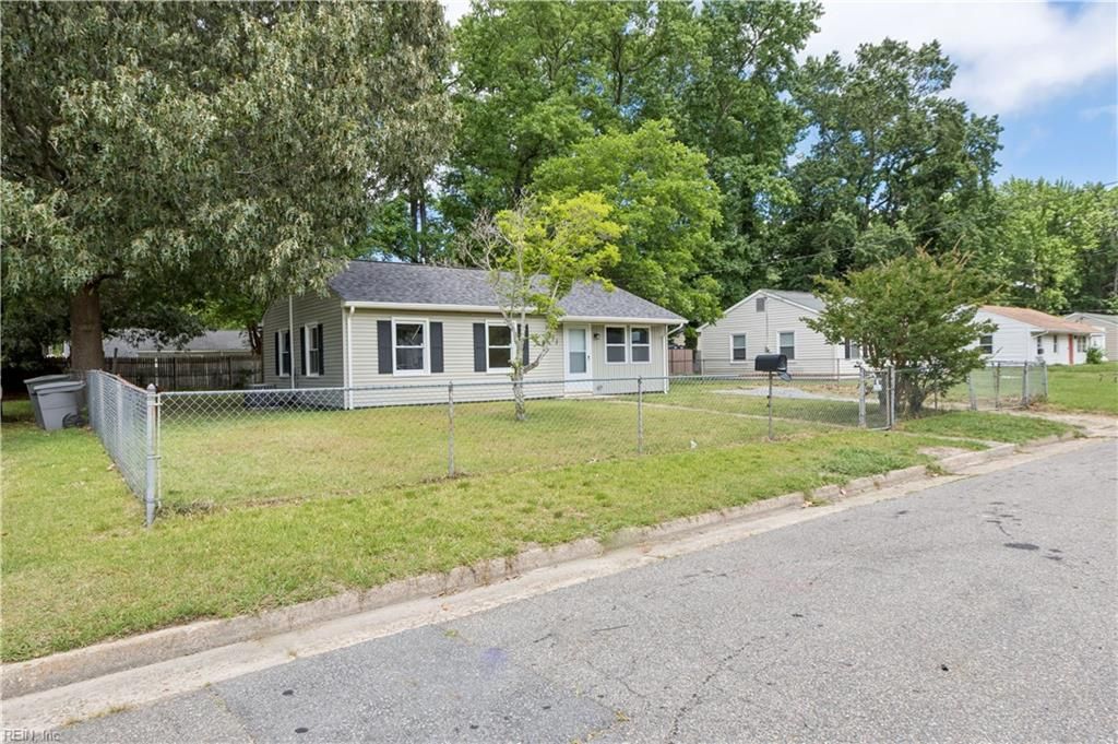 Photo of 213 Shawen Drive, Hampton, VA 23669 (MLS # 10638527)