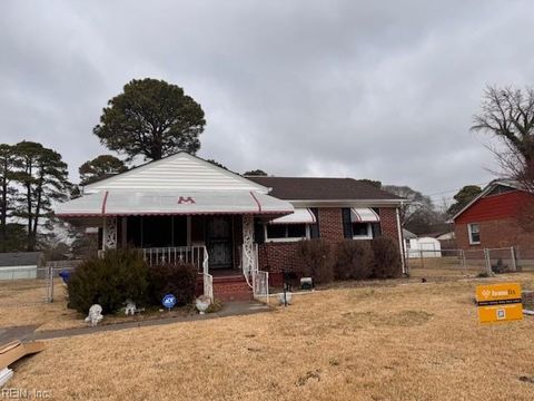 Photo of 916 Warfield Drive, Portsmouth, VA 23701 (MLS # 10619019)