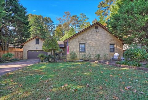 Photo of 2537 Torrey Place, Virginia Beach, VA 23454 (MLS # 10636819)