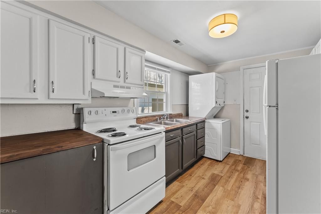 Photo of 2222 Marshall Avenue, Norfolk, VA 23504 (MLS # 10623131)