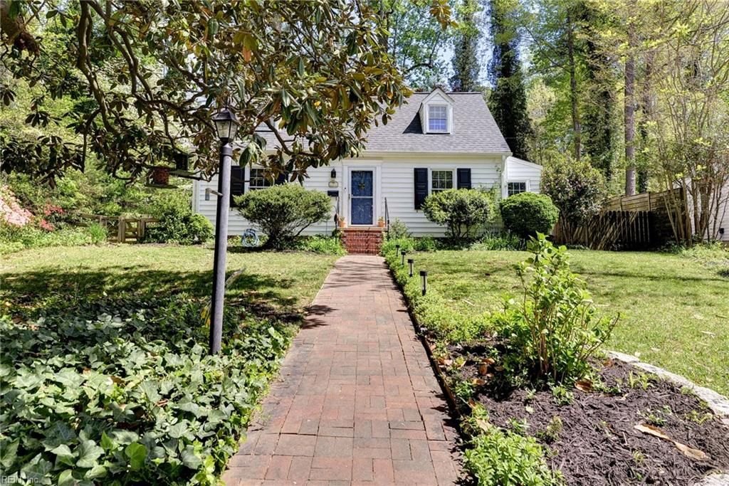 Photo of 11 Grove Avenue, Williamsburg, VA 23185 (MLS # 10629131)