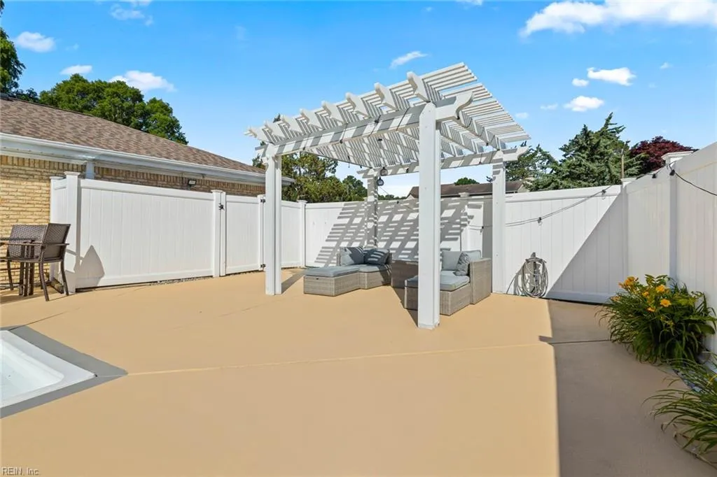 Virginia Beach, Virginia 23454, United States, 4 Bedrooms Bedrooms, ,3 BathroomsBathrooms,Residential,Active,135682