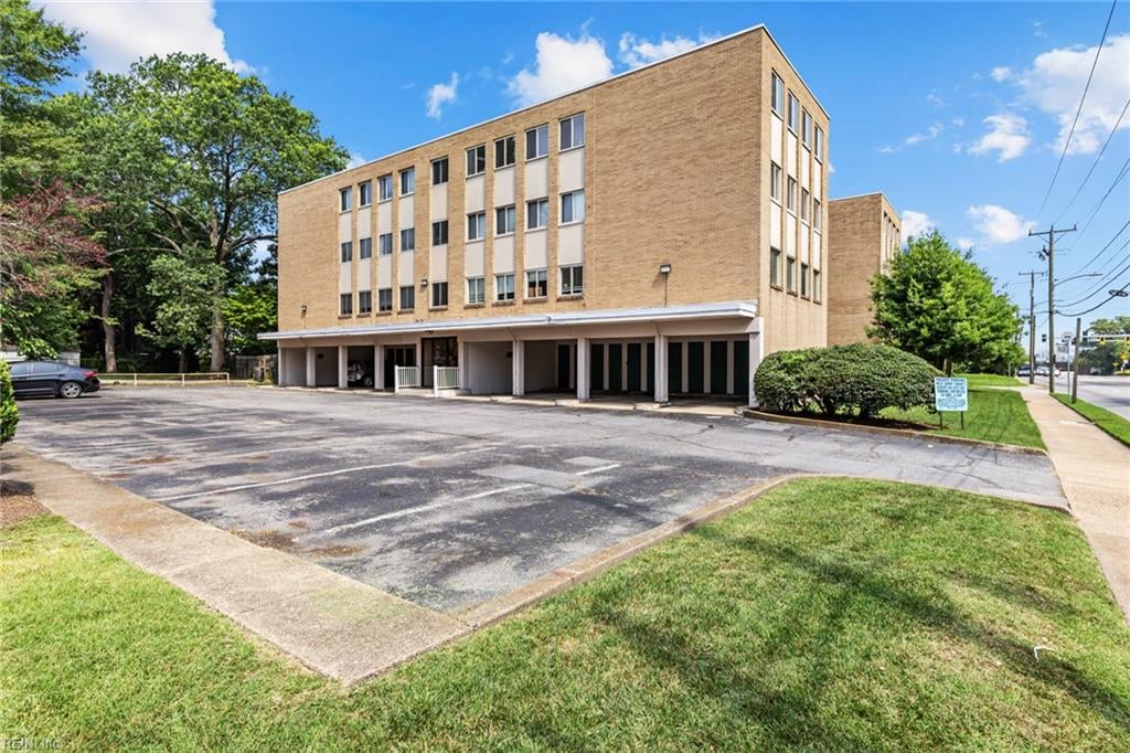 Photo of 1005 Woodrow Avenue #2D, Norfolk, VA 23507 (MLS # 10658100)
