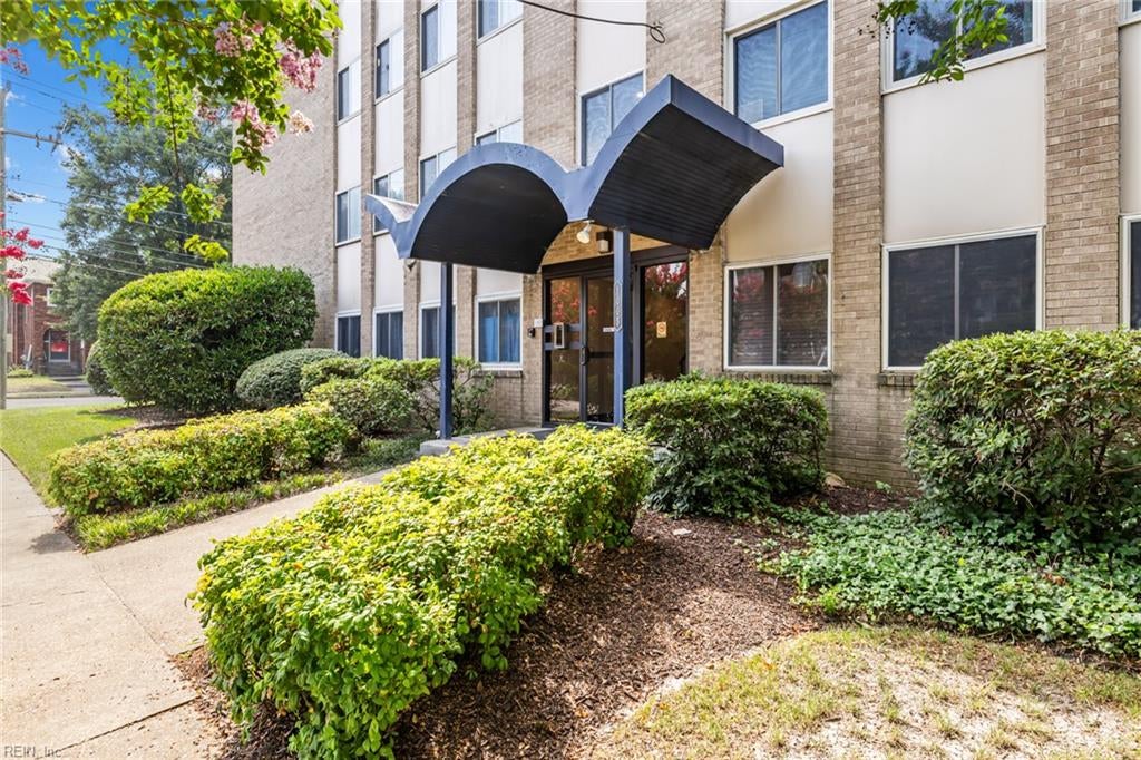 Photo of 1005 Woodrow Avenue #2D, Norfolk, VA 23507 (MLS # 10658100)