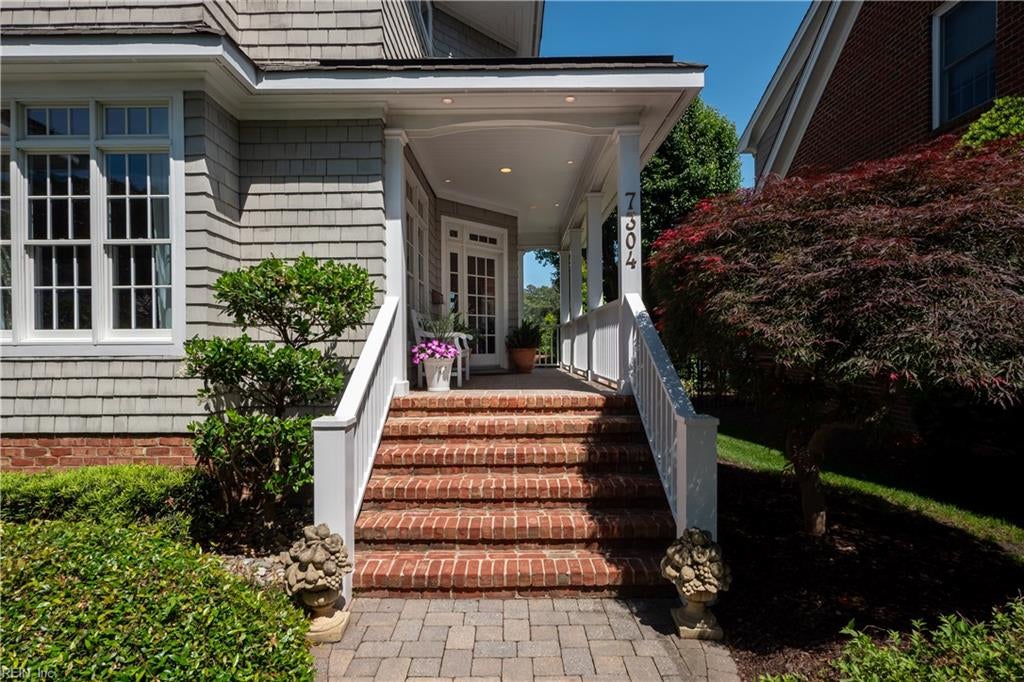 Photo of 7304 Shirland Avenue, Norfolk, VA 23505 (MLS # 10652812)