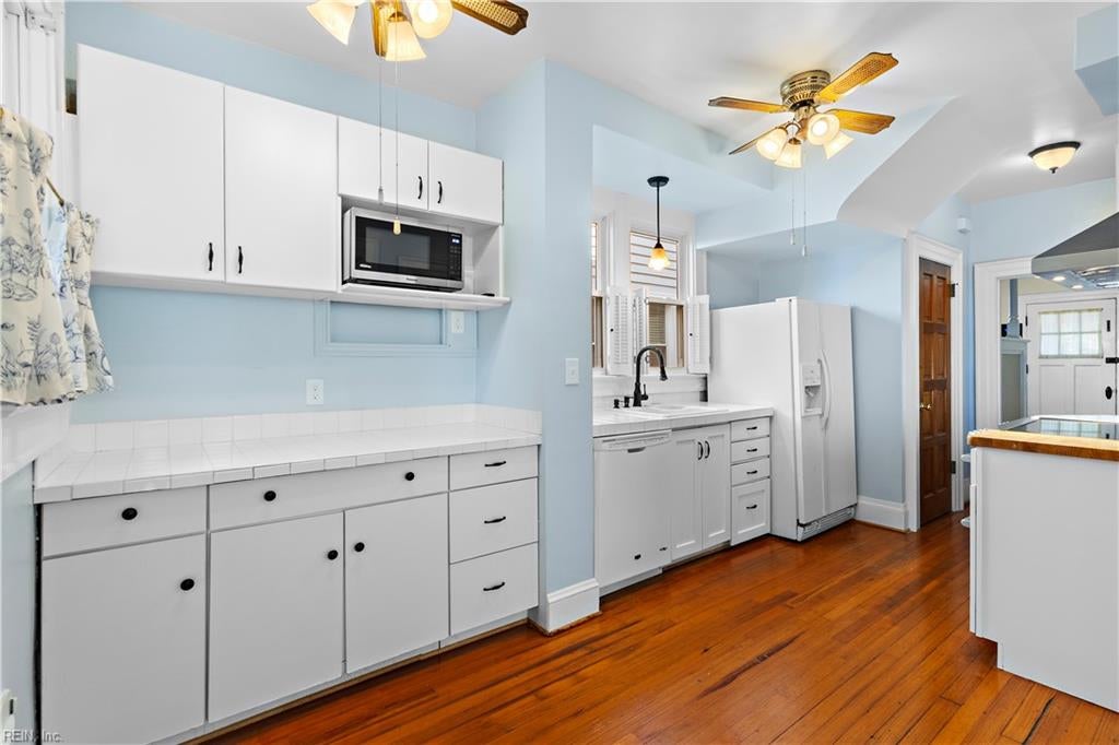 Photo of 613 Pennsylvania Avenue, Norfolk, VA 23508 (MLS # 10652381)