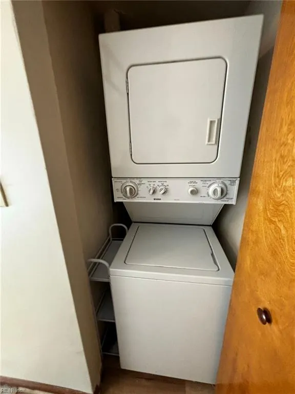 Norfolk, Virginia 23507, United States, 2 Bedrooms Bedrooms, ,3 BathroomsBathrooms,Residential,Active,172685