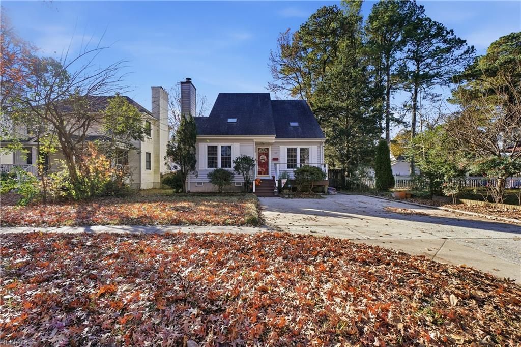 Photo of 417 Rhode Island Avenue, Norfolk, VA 23508 (MLS # 10611880)