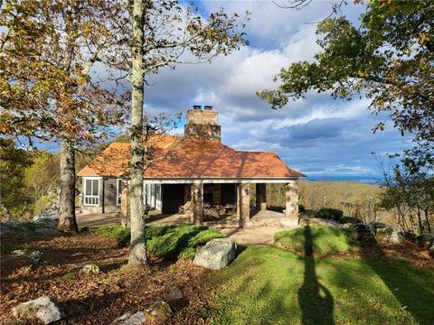 504 Airport DR Hot Springs VA 24445