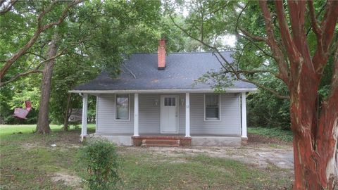 Photo of 12 Peters Lane, Newport News, VA 23606 (MLS # 10615442)