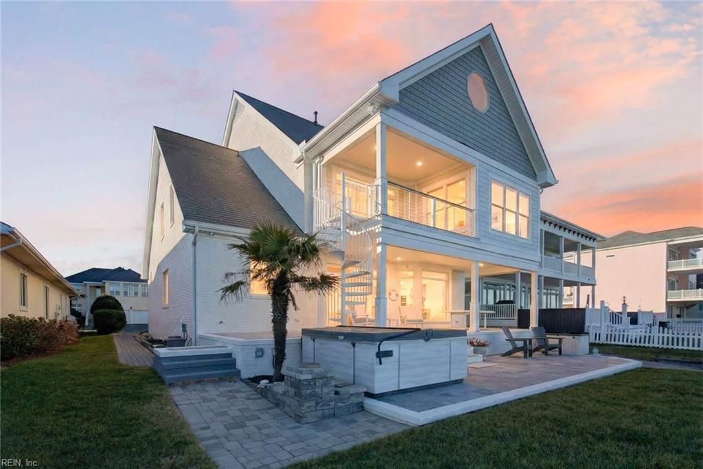 Photo of 14 Bay Front Place, Hampton, VA 23664 (MLS # 10617351)