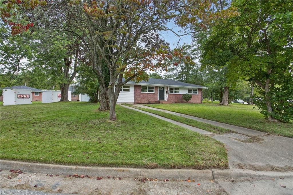 Photo of 47 Edgemoor Drive, Newport News, VA 23603 (MLS # 10604670)