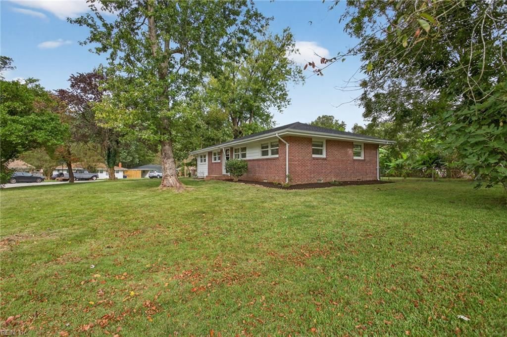 Photo of 47 Edgemoor Drive, Newport News, VA 23603 (MLS # 10604670)