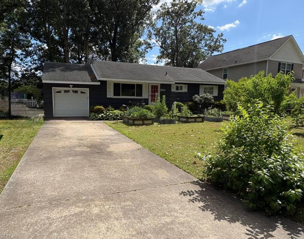 Photo of 5517 Larry Avenue, Virginia Beach, VA 23462 (MLS # 10634916)