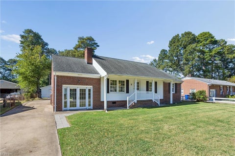 Photo of 7 Fawn Lane, Newport News, VA 23602 (MLS # 10656490)
