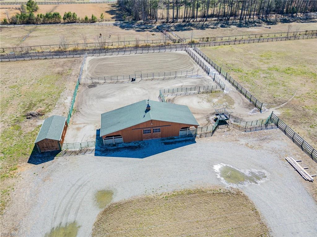 3373 W Neck RD