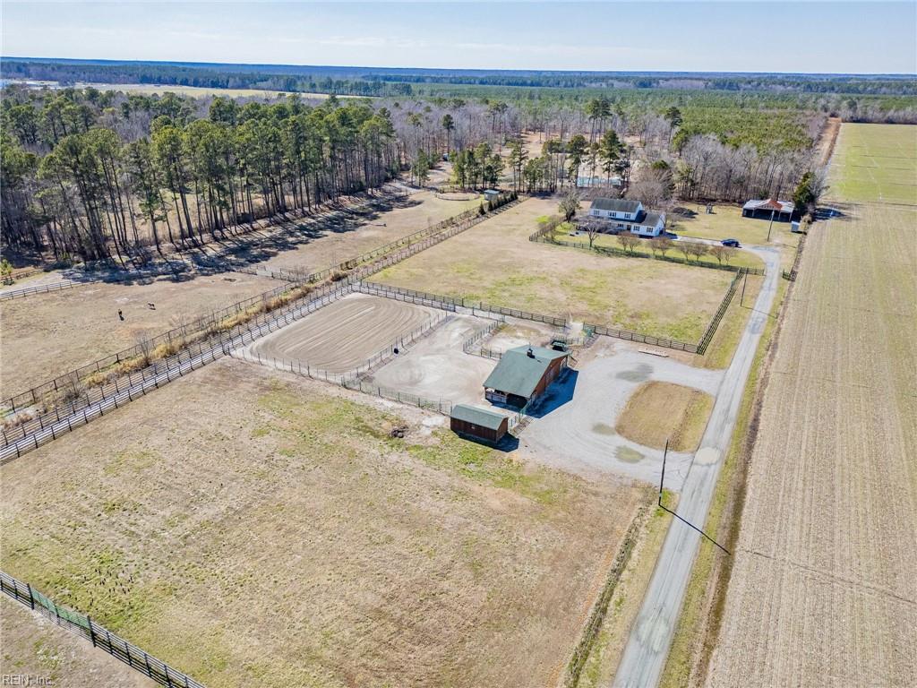 3373 W Neck RD