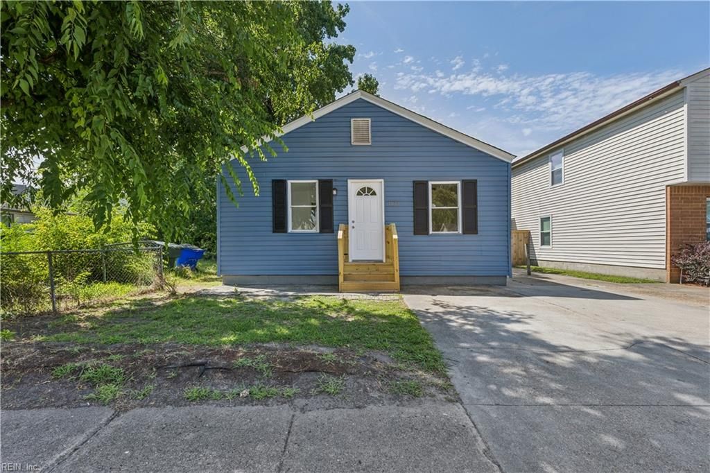 Photo of 1079 Johnstons Road, Norfolk, VA 23513 (MLS # 10644256)