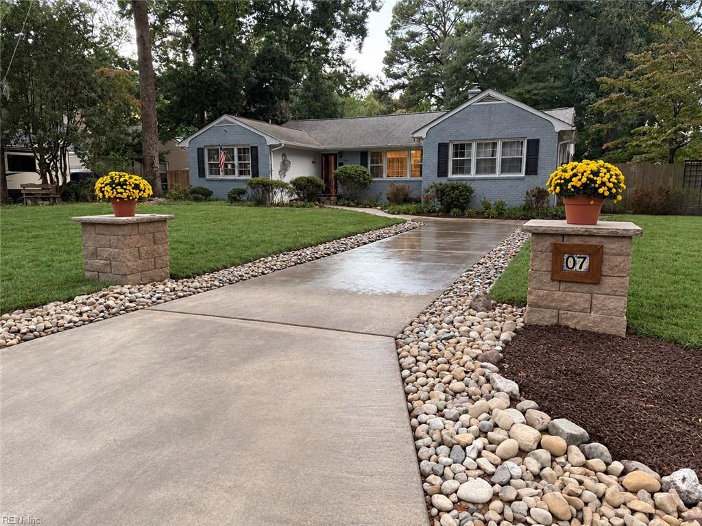 Photo of 7 Sir Francis Wyatt Place, Newport News, VA 23606 (MLS # 10653400)