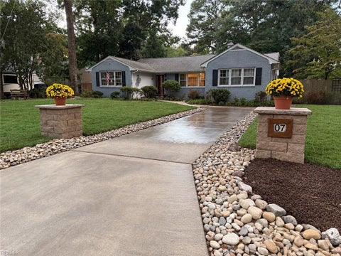 Photo of 7 Sir Francis Wyatt Place, Newport News, VA 23606 (MLS # 10653400)
