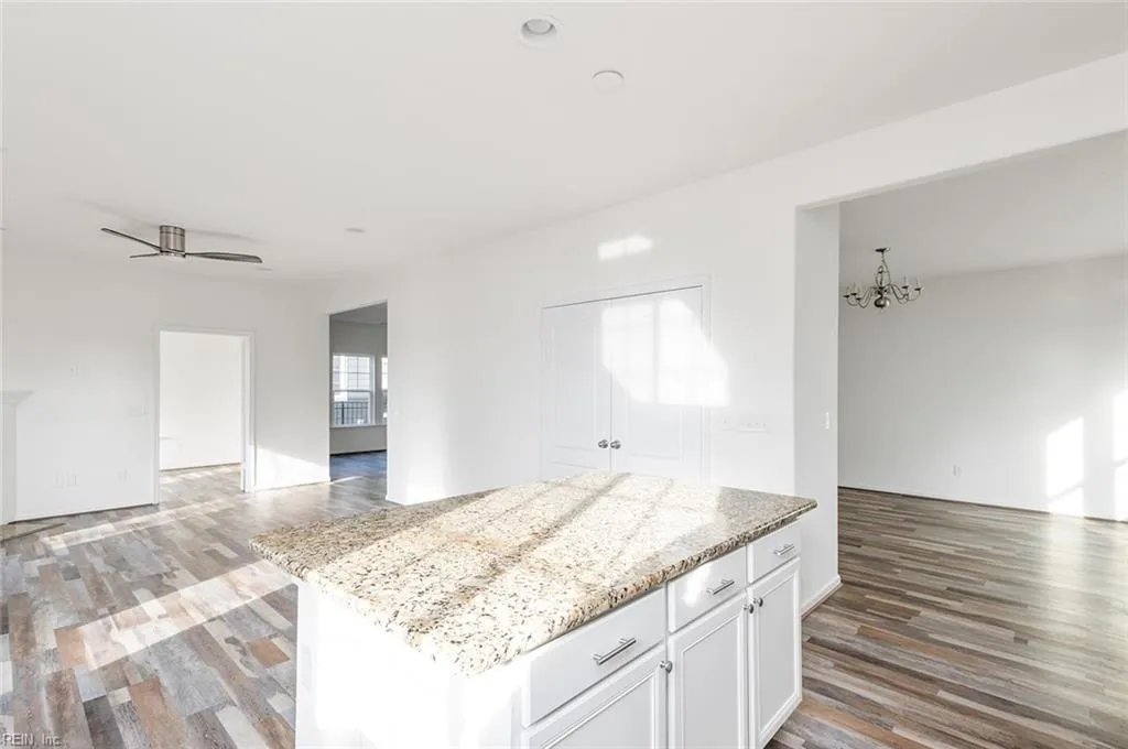 Suffolk, Virginia 23435, United States, 5 Bedrooms Bedrooms, ,4 BathroomsBathrooms,Residential,Pending,79907