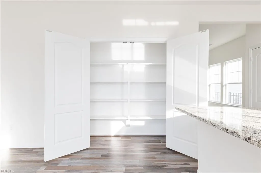 Suffolk, Virginia 23435, United States, 5 Bedrooms Bedrooms, ,4 BathroomsBathrooms,Residential,Pending,79907