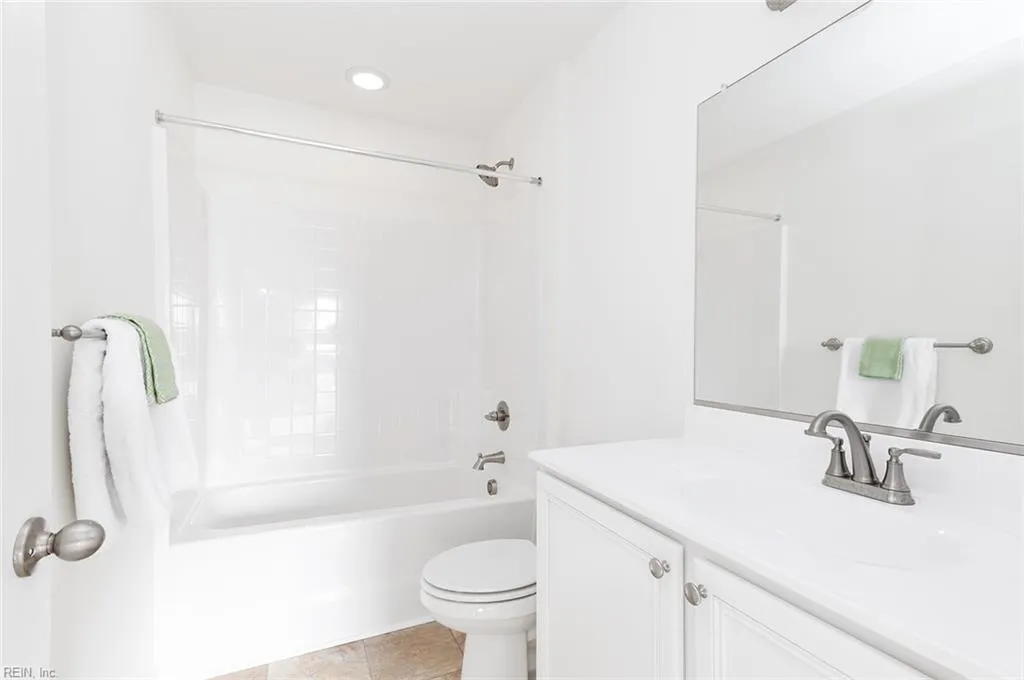 Suffolk, Virginia 23435, United States, 5 Bedrooms Bedrooms, ,4 BathroomsBathrooms,Residential,Pending,79907