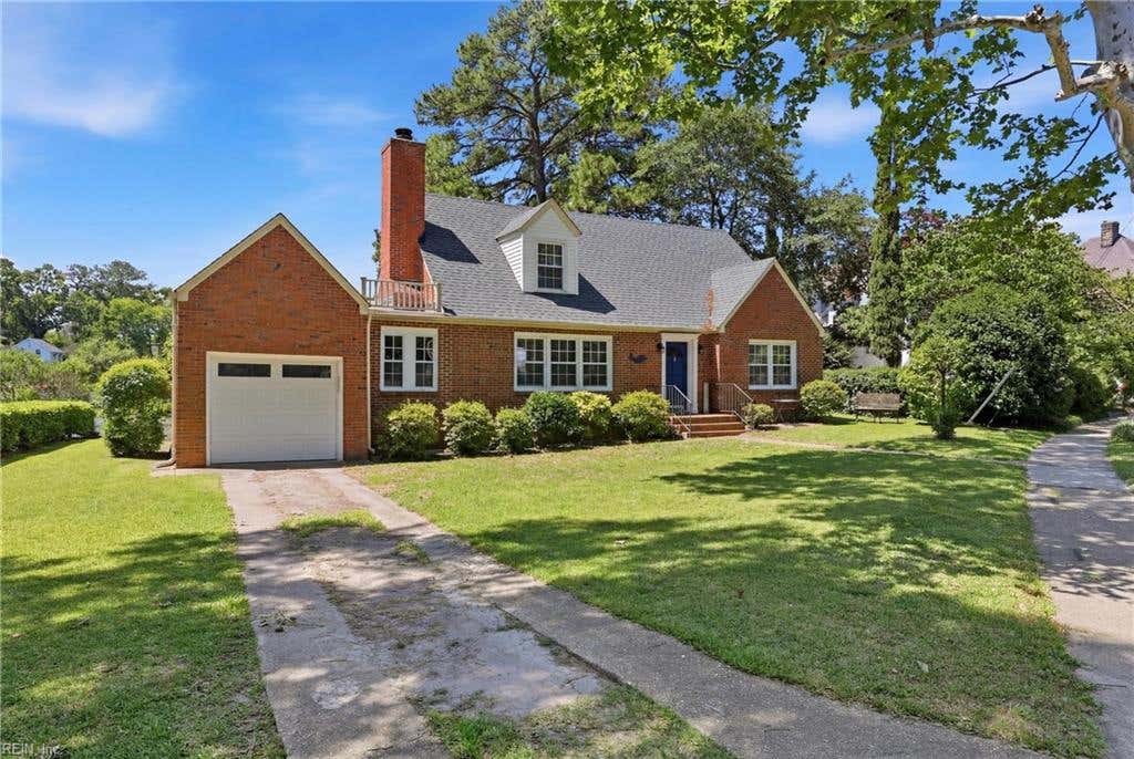Photo of 1433 Huntington Crescent, Norfolk, VA 23509 (MLS # 10639675)