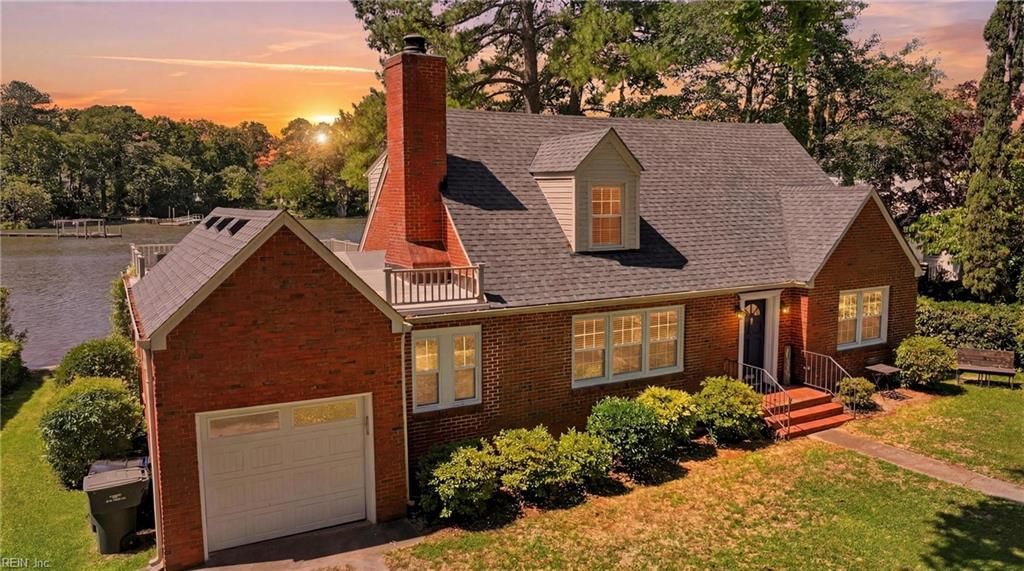 Photo of 1433 Huntington Crescent, Norfolk, VA 23509 (MLS # 10639675)