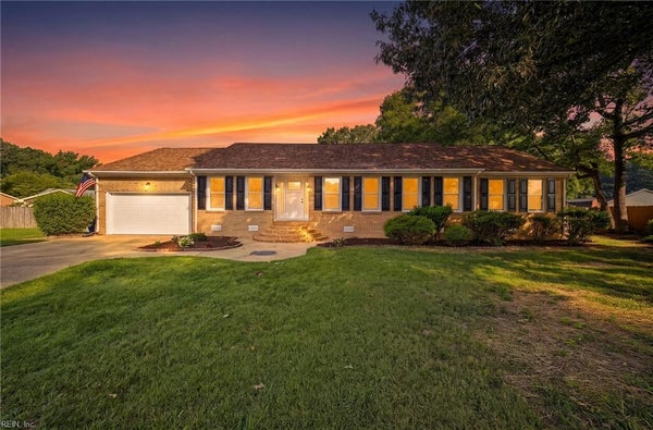 4852 GRAYSTONE CT, VIRGINIA BEACH, VA 23464 - Image ec15bba073d0a0fe09fbcdfb7ba2b7a8/1136232651