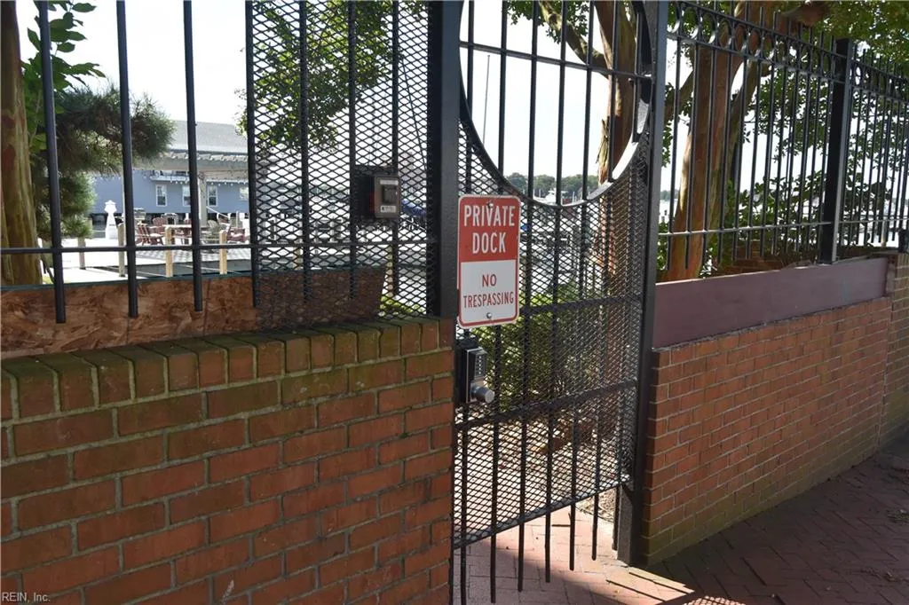 Norfolk, Virginia 23510, United States, 2 Bedrooms Bedrooms, ,3 BathroomsBathrooms,Residential,Active,10292