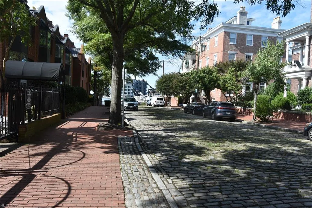 Norfolk, Virginia 23510, United States, 2 Bedrooms Bedrooms, ,3 BathroomsBathrooms,Residential,Active,10292