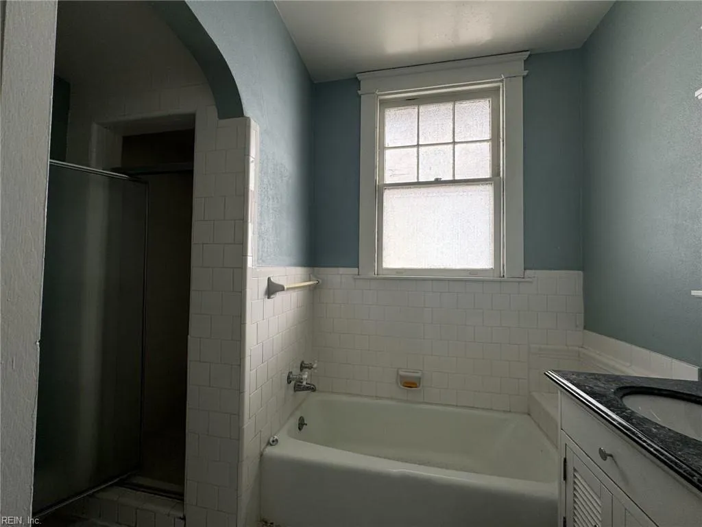 Norfolk, Virginia 23507, United States, 5 Bedrooms Bedrooms, ,3 BathroomsBathrooms,Residential,Pending,79693