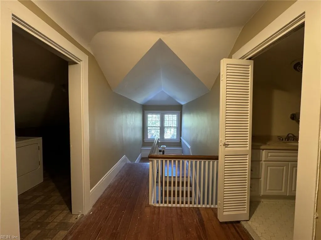 Norfolk, Virginia 23507, United States, 5 Bedrooms Bedrooms, ,3 BathroomsBathrooms,Residential,Pending,79693