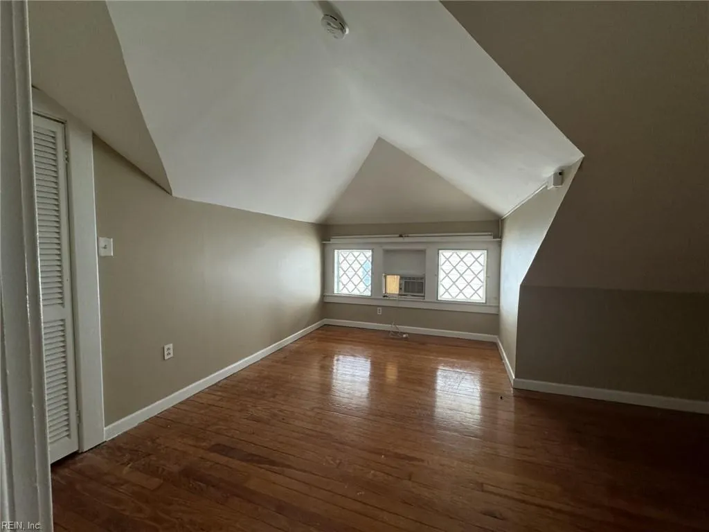 Norfolk, Virginia 23507, United States, 5 Bedrooms Bedrooms, ,3 BathroomsBathrooms,Residential,Pending,79693